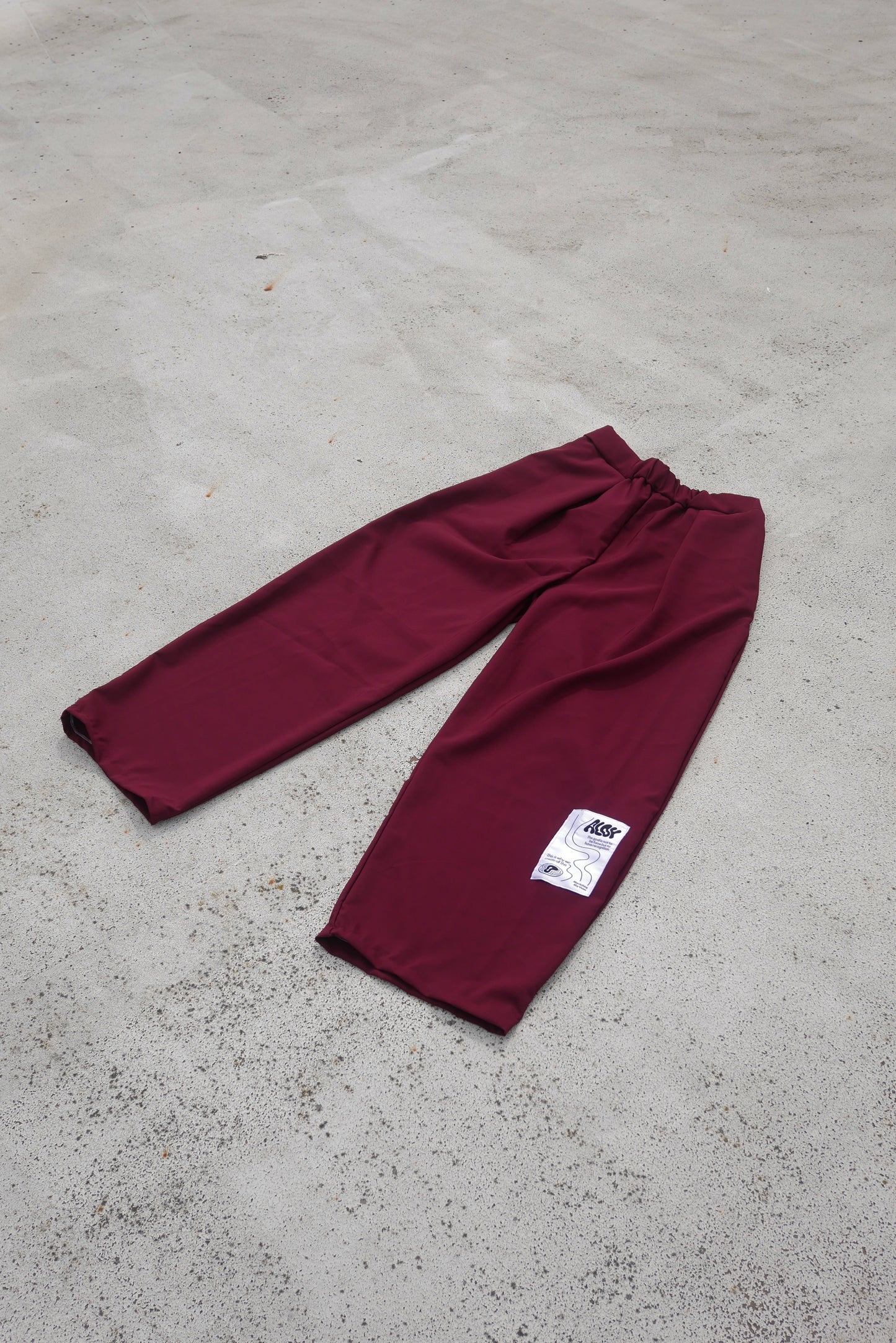 7• Pantalon Bordeaux