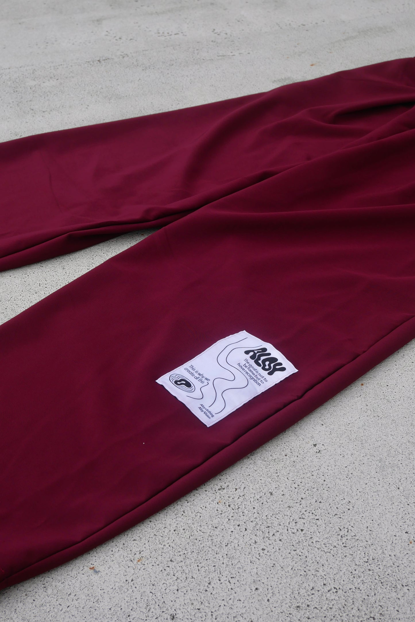 7• Pantalon Bordeaux