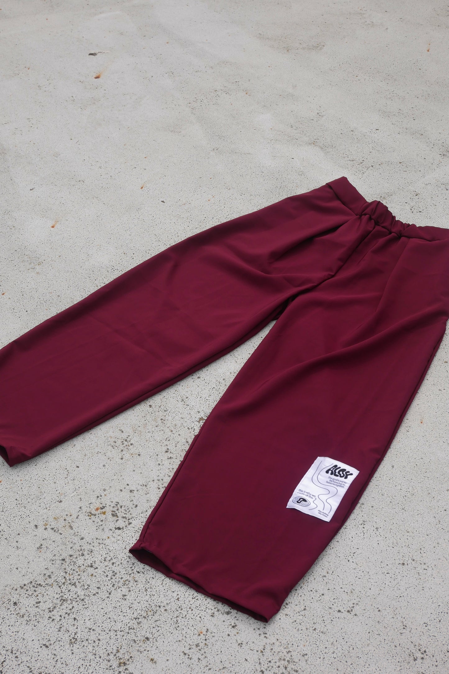 7• Pantalon Bordeaux